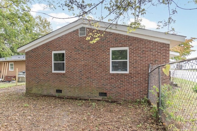 Building Photo - Beautiful Single Family Home!
