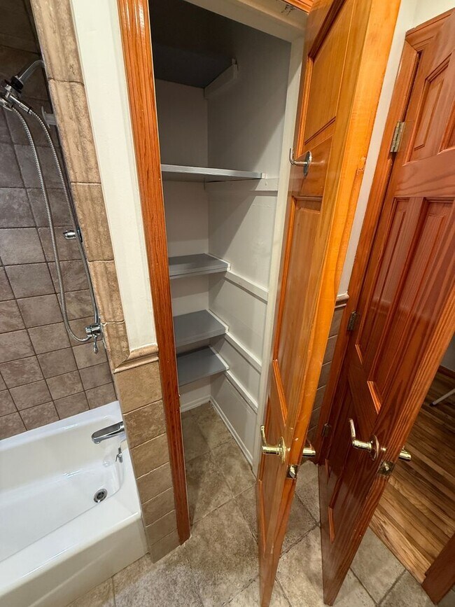 Foto del edificio - Charming 3BR apartment in East Meadow