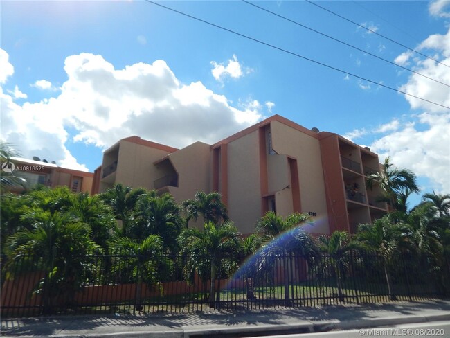 Foto del edificio - 6780 W 2nd Ct