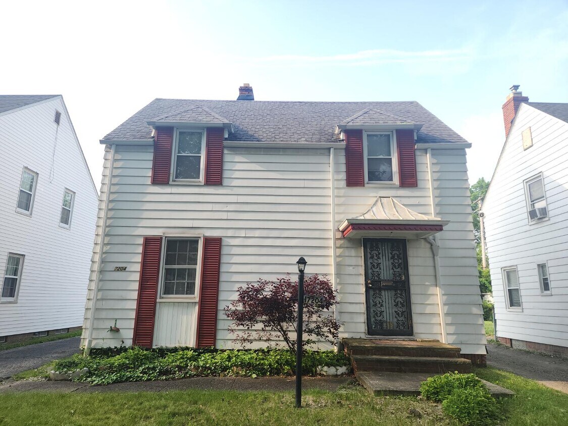 Foto principal - 17204 Walden Ave