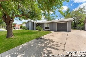 Foto del edificio - 7210 Cloverfield Ln