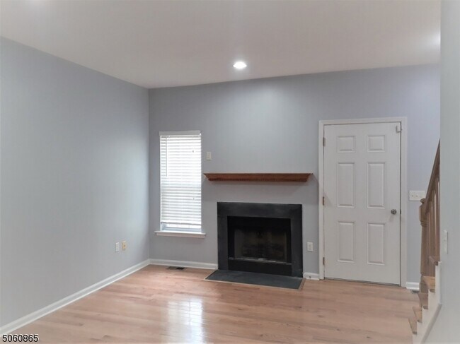 Building Photo - 339 Moonlight Dr