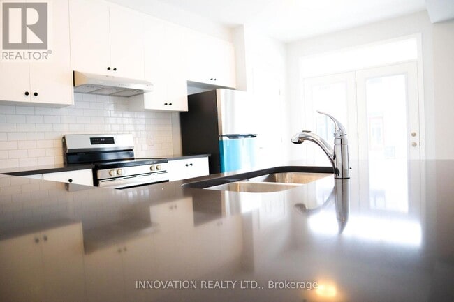 Building Photo - 1062 Curraglass Walk