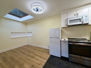 Building Photo - 826a Castro St