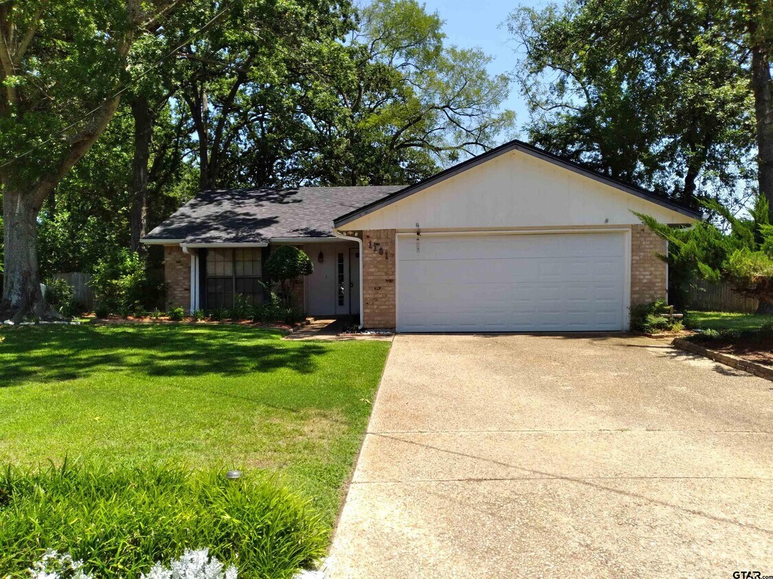 Foto principal - 1101 Larkspur Ln