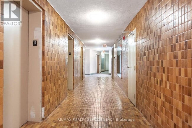 Building Photo - 11 Wincott Dr