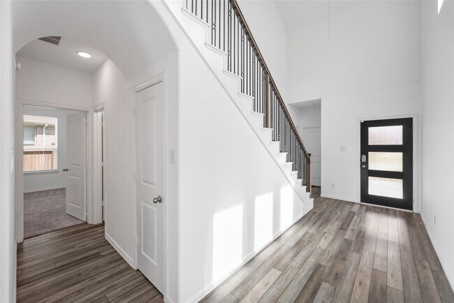 Building Photo - 29897 Dovetail Blf Ln