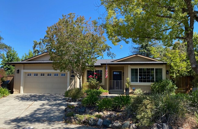 Building Photo - 4 bedroom Rincon Valley Home with A/C & SO...