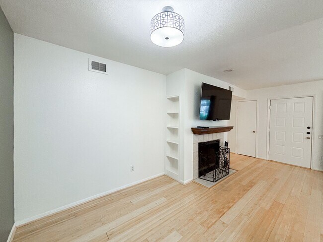 Foto del edificio - 1860 White Oak Dr