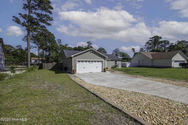 Building Photo - 209 Oak Grove Cir
