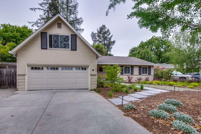 Building Photo - Amazing Midtown Home on a Quiet Cul-de-sac.