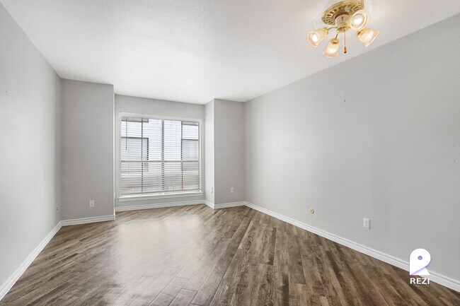 Foto del edificio - 4400 Memorial Dr