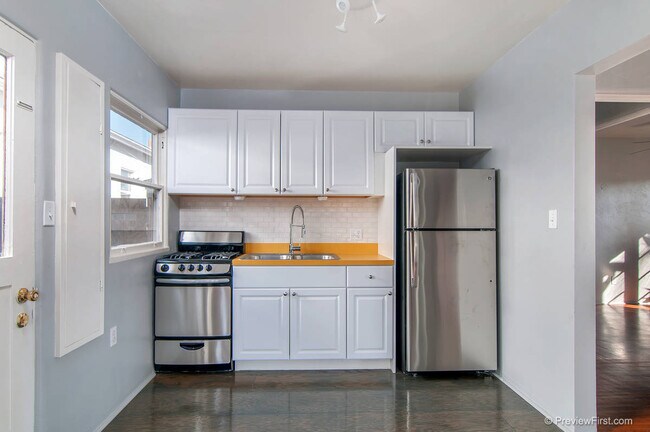 Foto del edificio - Cozy 1 Bedroom Bungalow with Reserved Park...