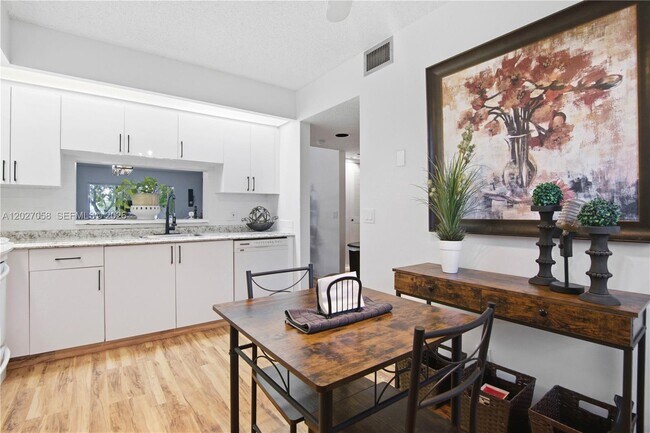 Foto del edificio - 12901 SW 15th Ct
