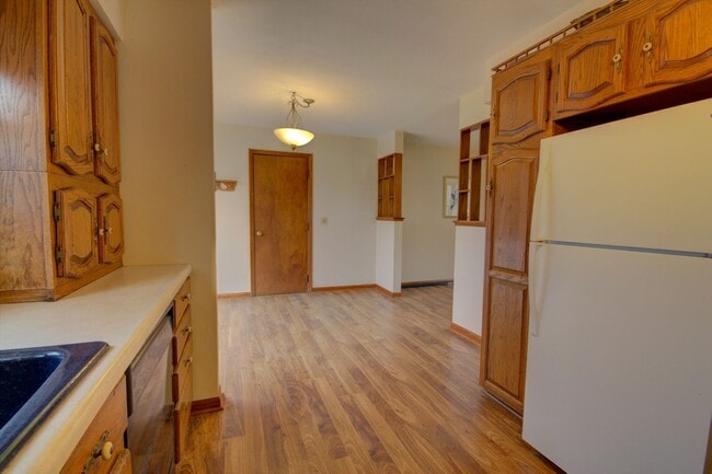 Building Photo - 5 bedroom home