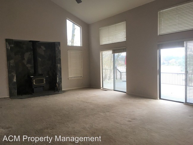 Building Photo - 13986 Lake Wildwood Dr