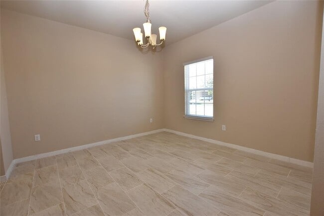 Building Photo - 5725 Roderick Dr