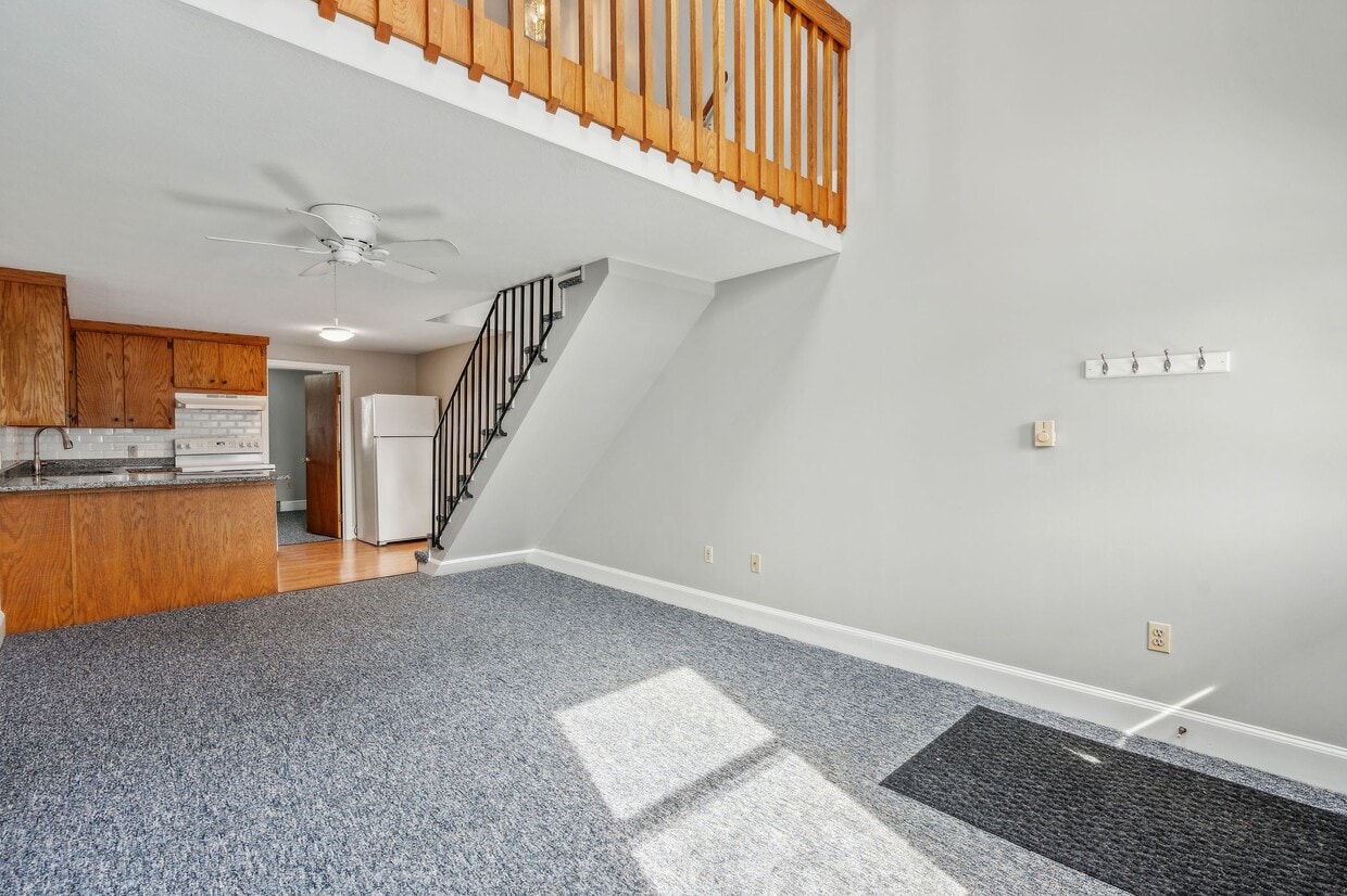 Primary Photo - 210 Beach St