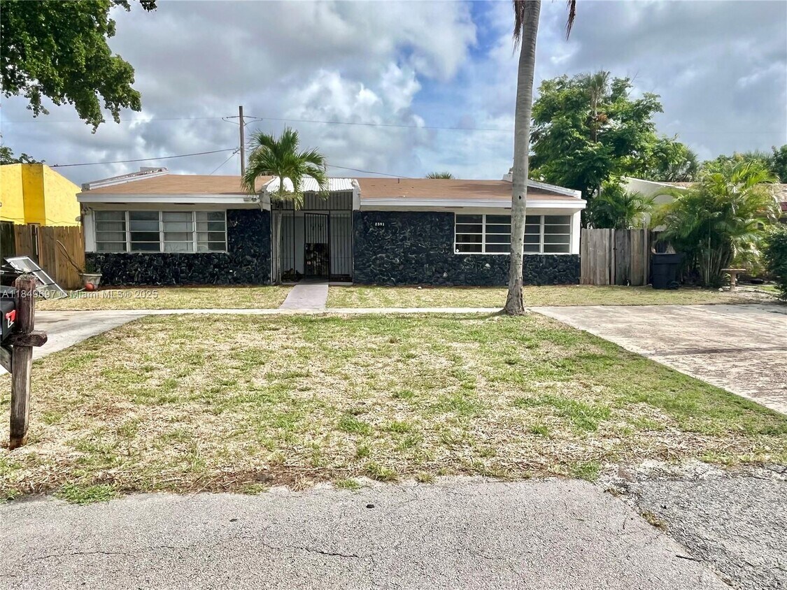 Primary Photo - 2591 Riverland Dr