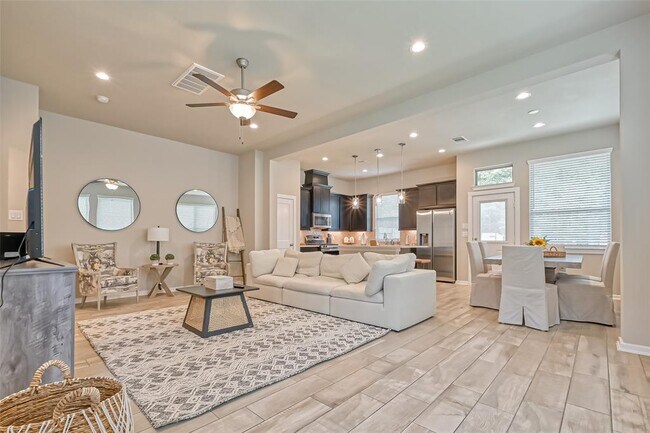 Foto del edificio - 228 N Spotted Fern Dr