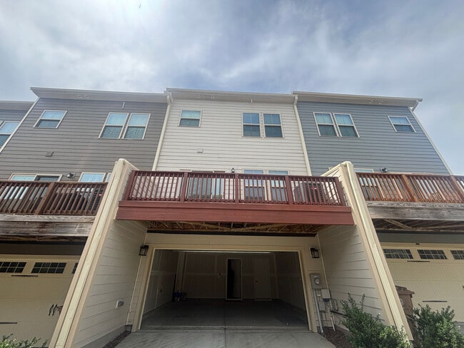 Building Photo - Room in Townhome on Poplar Leaf Way