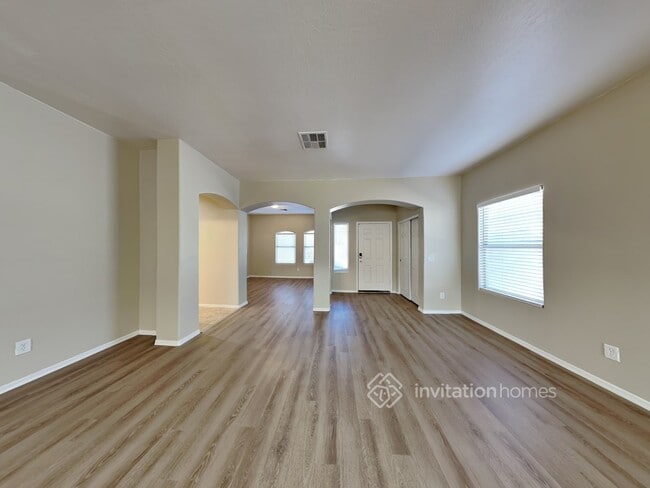 Building Photo - 6923 S 25th Dr