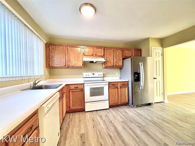 Foto del edificio - 32238 W 12 Mile Rd