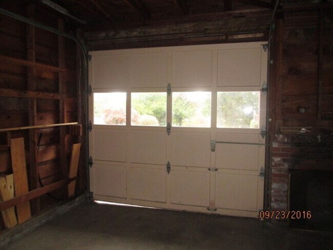 Foto del edificio - Wonderful 3 bedroom 2.5 bath home with lar...