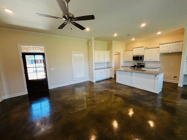 Building Photo - 224 Hemingway Cir