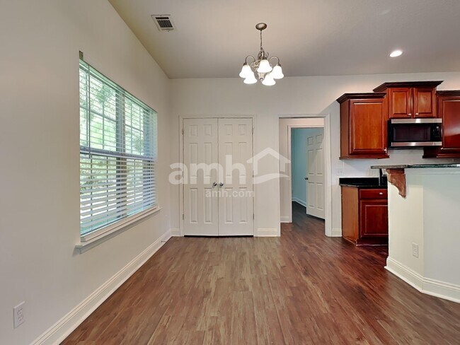 Foto del edificio - 307 Brighton Woods Dr