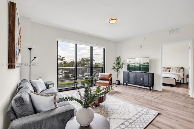 Building Photo - 3701 N Dixie Hwy