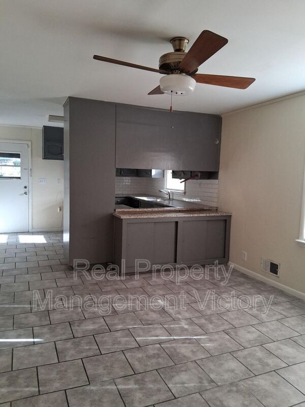 Building Photo - 817 Lane Cir