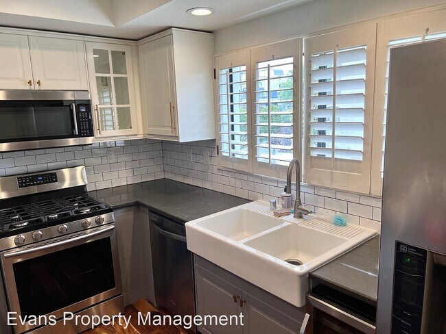 Building Photo - 2 br, 2 bath House - Stunning and Spacious...