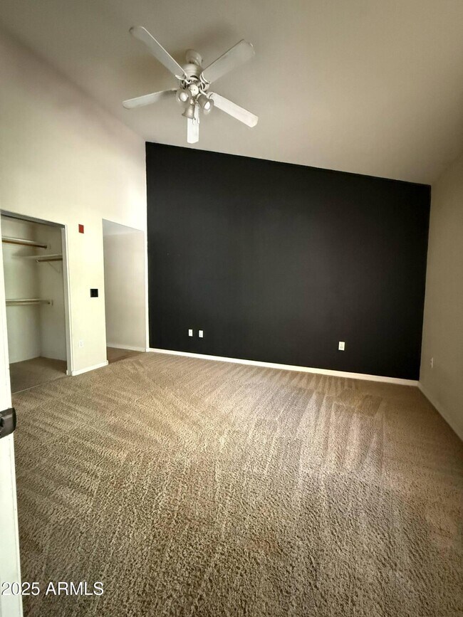 Foto del edificio - 1351 N Pleasant Dr
