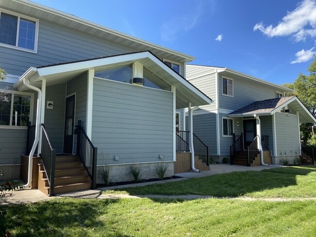 Building Photo - 4 bed 2 bath unit