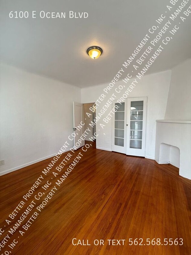 Foto principal - Lower Bright Corner Unit w/Hardwood Floors...