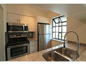 Building Photo - 2215 Post Rd