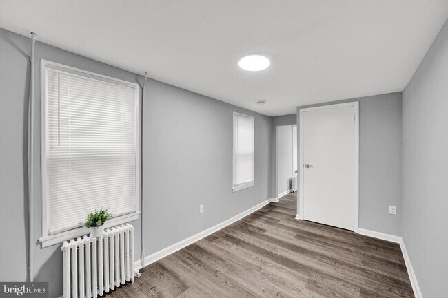 Foto del edificio - 114-114 Crosswicks St