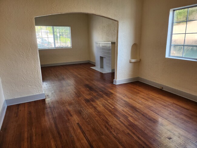Building Photo - 2960 Bellevue Ave