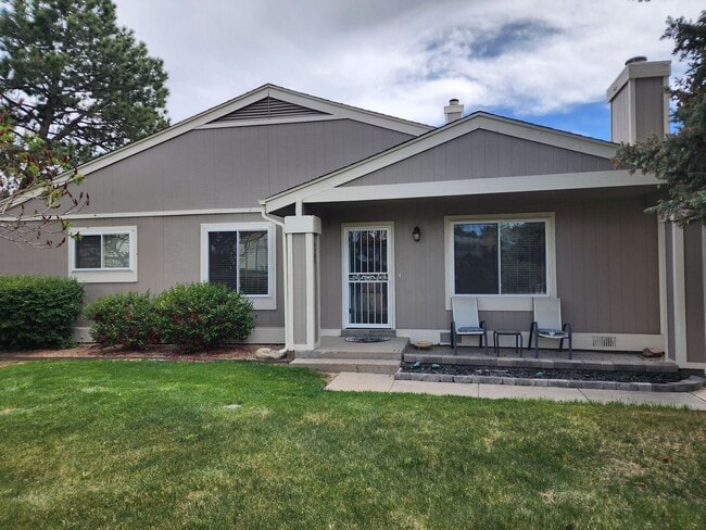 Building Photo - Updated 3 Bed Condo in great area!