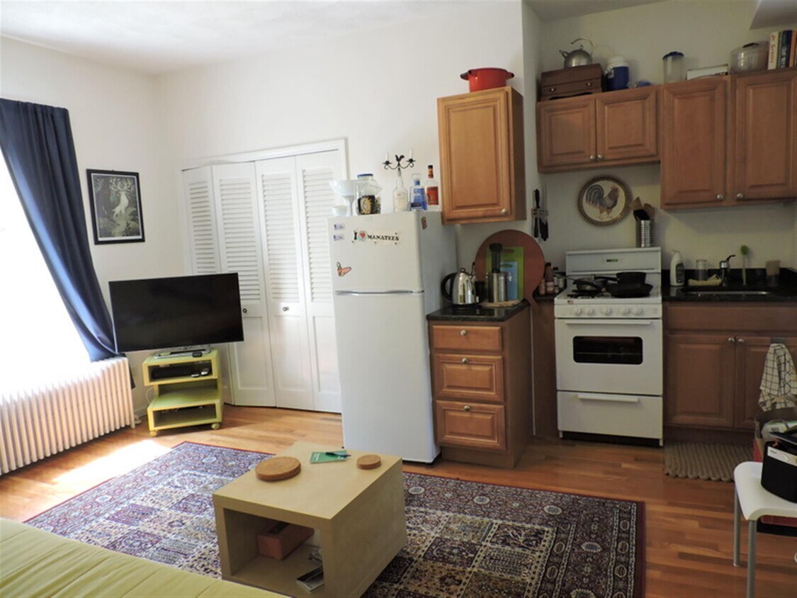 Primary Photo - 13 Pleasant St