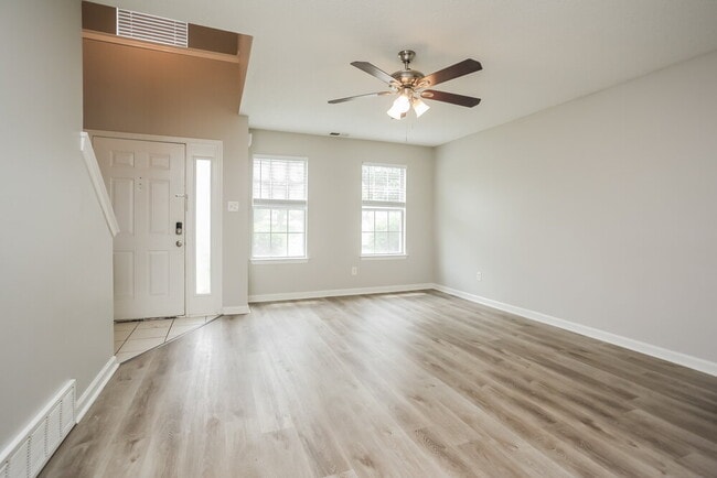 Building Photo - 9754 Riggin Dr