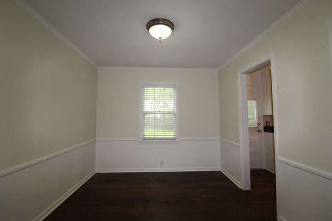 Building Photo - 2 Bedroom 1 Bath Home in Roeland Park