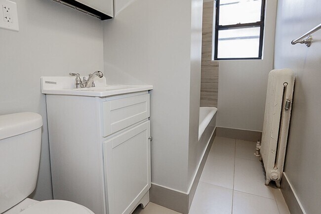 Foto del edificio - 526 W Cornelia Ave