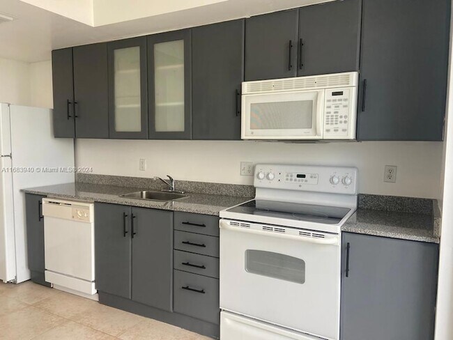 Foto del edificio - 275 NE 18th St