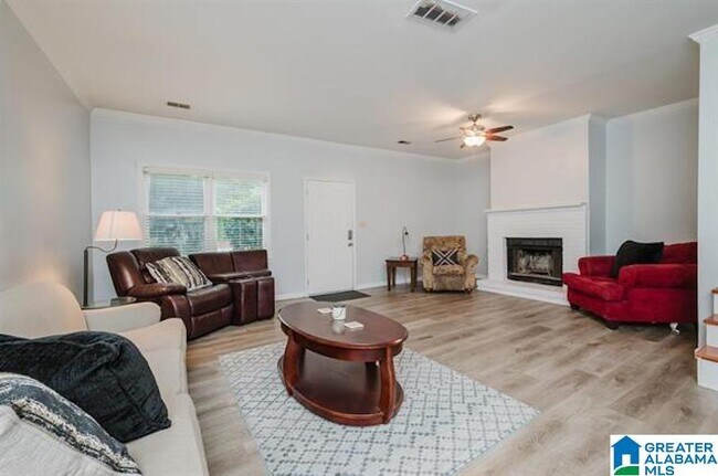 Foto del edificio - 218 Carl Nichols Dr