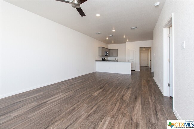 Building Photo - 5815 Betty Lou Dr