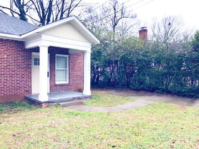 Building Photo - 1550 Wickford Pl