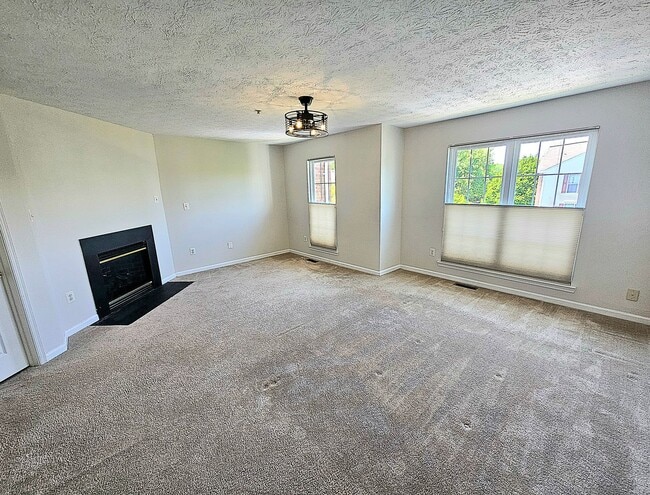 Building Photo - Beautiful 3 BR 2.5 BA Townhome Near Bowie ...
