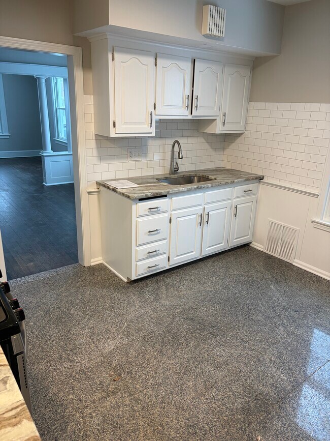 Building Photo - 38 Center St